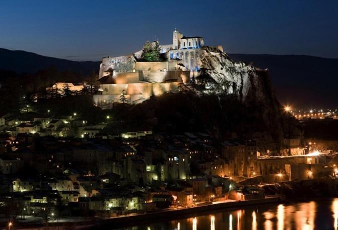 Bed and Breakfast Etxe Laminak Sisteron Exteriér fotografie