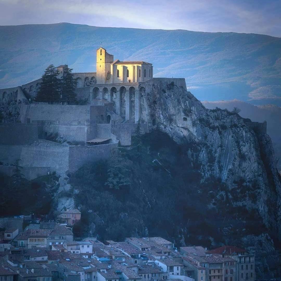 Bed and Breakfast Etxe Laminak Sisteron Exteriér fotografie